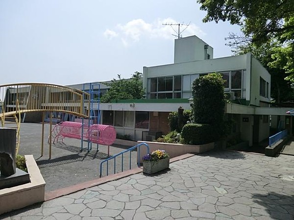 周辺環境:さゆり幼稚園(さゆり幼稚園まで850m)