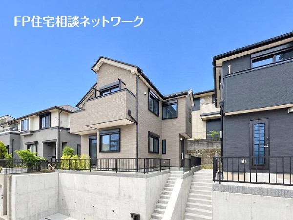 外観:陽当たりと風通しのよさに恵まれた、落ち着きある住環境。利便性と静けさ、そのどちらも大切にしたい方にふさわしい土地です。