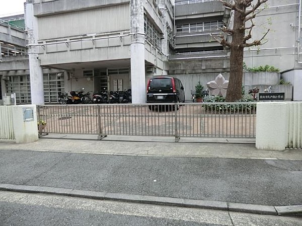 周辺環境:横浜市立戸部小学校(横浜市立戸部小学校まで230m)