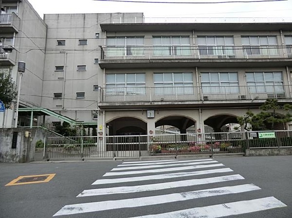 周辺環境:横浜市立老松中学校(横浜市立老松中学校まで650m)