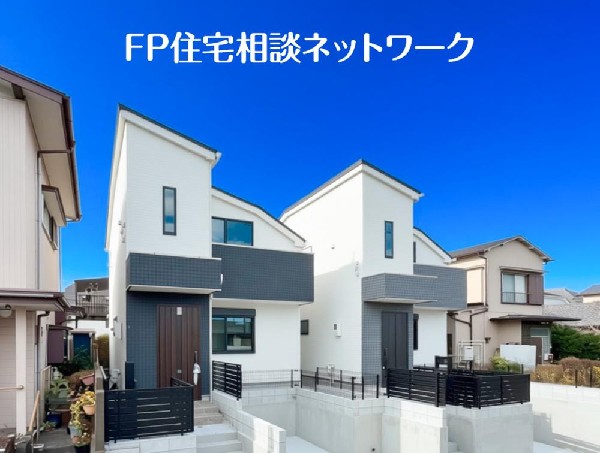 外観:開放感のある現地で、前面道路よりも少し高くなっておりますので、プライベート感も保たれます！高くなっている分、日当りや風通しも良く快適な生活が待っています！