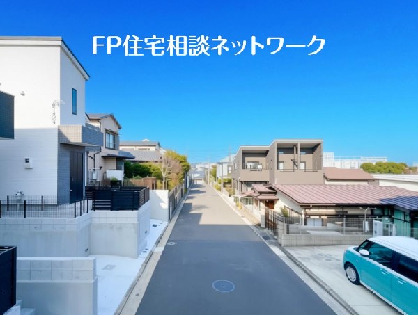 外観:四季を通じて自然と触れ合えるスポットが周辺には盛りだくさん！お散歩やジョギング、週末のご家族での遊びに最適です。目の前に広がる開放感とゆとり、暮らしの夢を育む理想の住まいがここにはあります。