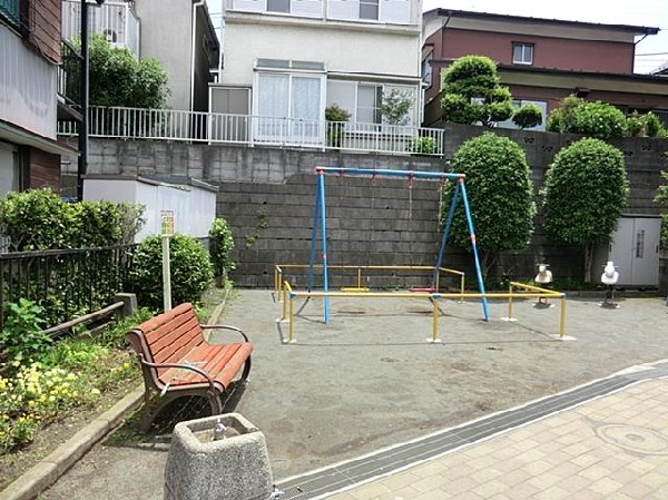 周辺環境:二俣川一丁目第二公園(二俣川一丁目第二公園まで180m)