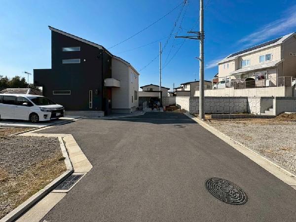外観:周囲には高い建物がなく、空が広く開放感があり、陽当りを大きく遮られることもありません。