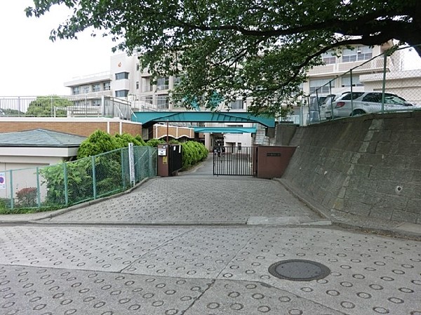 周辺環境:横浜市立権太坂小学校