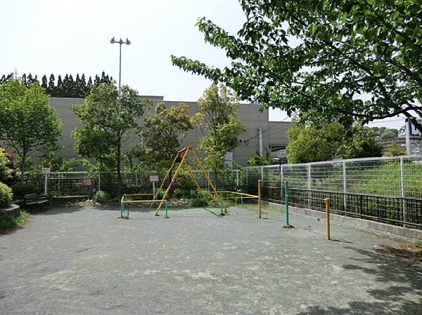 周辺環境:本牧間門公園(本牧間門公園まで300ｍ)