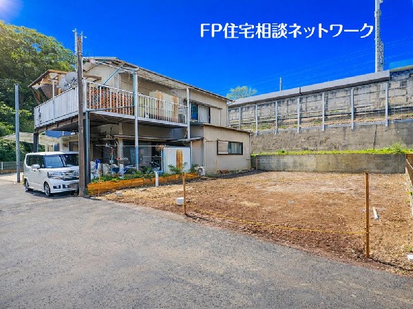 外観:良好な住環境が保たれたエリア。低層の一戸建を中心とした街並みが整然と続き周辺は高い建物が建っておらず、採光や開放性に恵まれ、空が広く緑の多い閑静な趣を感じる環境です。
