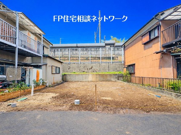 外観:現地周辺はフラットな住環境です。日頃のお買い物やお子さんの送り迎えなど、日常生活における移動が苦になりません。
