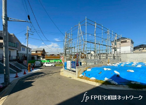 外観:一種低層住居専用地域は殆どの住宅が2階建て。それぞれの敷地にしっかり日当たりを確保できるよう設計された住宅専用地域です。閑静な住宅街で住環境を重視する方にオススメできる立地です。