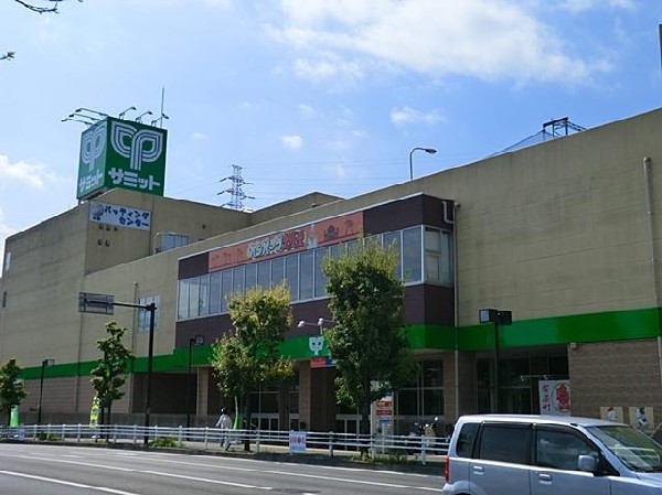 周辺環境:サミットストア下倉田店(サミットストア下倉田店まで180m)