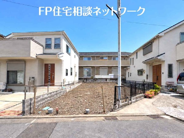 外観:窓枠から切り取られたまるで写真のような澄み切った光景。季節の移り変わりとともに、ゆっくりと愛でる時のありがたみ。