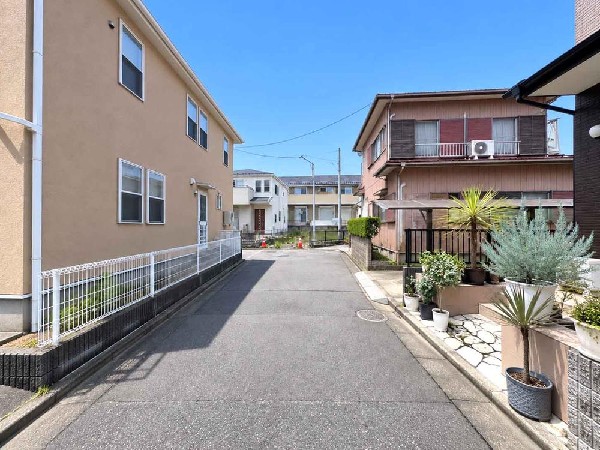外観:ゆとりのある住宅地　部屋の窓を開けるとそこには心地よい風が通りぬけます♪
