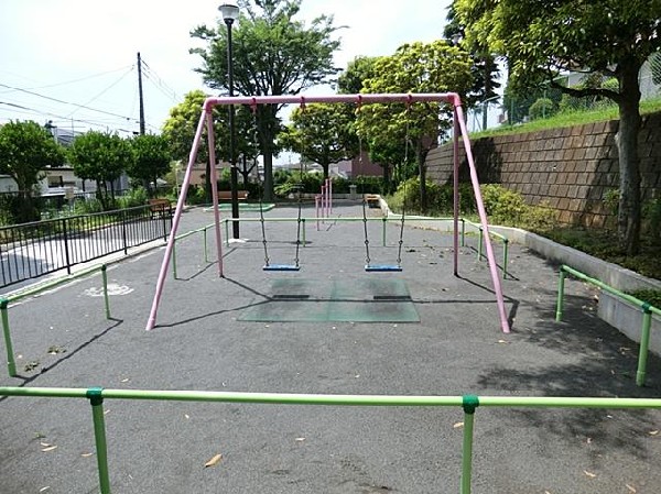 周辺環境:汲沢町第三公園(汲沢町第三公園まで750m)