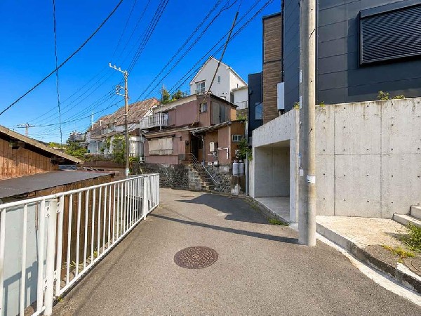 外観:☆☆風通しの良い住宅地☆☆  ゆとりのある住宅地　部屋の窓を開けるとそこには心地よい風が通りぬけます♪