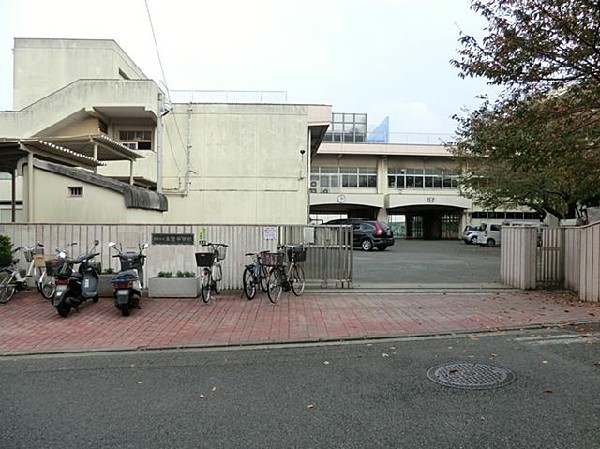 周辺環境:横浜市立本宿中学校(横浜市立本宿中学校まで600m)