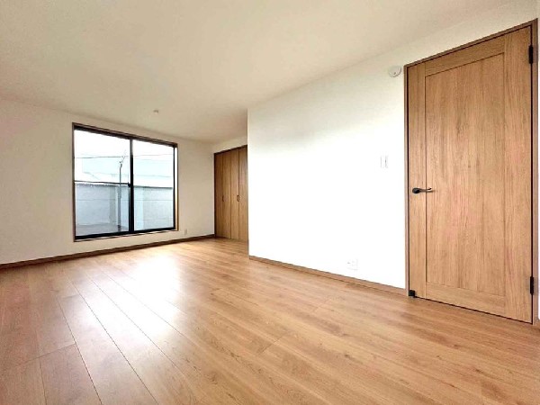 ☆☆日当たり・風通しの良いお部屋☆☆  居室となる空間には毎日しっかりと光が差し込みます♪勉強にお仕事にリラックスに充実した自分の時間をお過ごし下さい♪