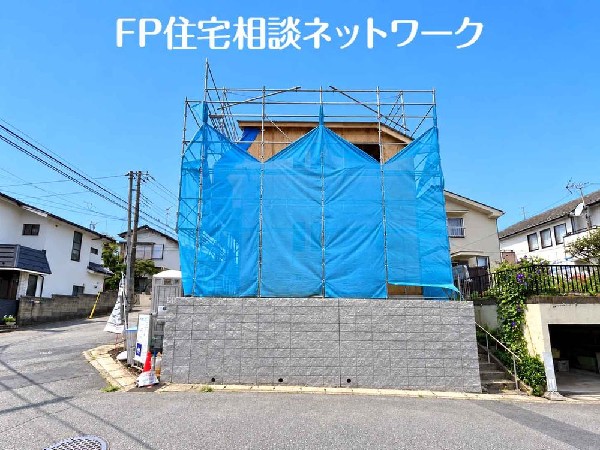 外観:光と風が行わたる開放感あふれる邸宅　春には気持ちの良いそよ風、冬には朝の暖かな光　季節の移り変わりを感じる暮らしを実現