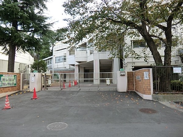 周辺環境:横浜市立初音が丘小学校