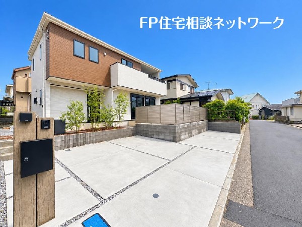 外観:陽当たりと風通しのよさに恵まれた、落ち着きある住環境。利便性と静けさ、そのどちらも大切にしたい方にふさわしい土地です。