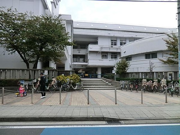 周辺環境:横浜市立本町小学校(横浜市立本町小学校まで800m 小学校近く♪お子様も通学も安心です♪)