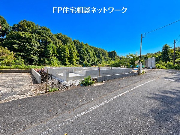 外観:柔らかな風と豊かな緑に包まれた落ち着きある閑静な地域に、全1棟の邸宅が誕生です♪