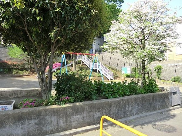 周辺環境:篠原東二丁目公園(篠原東二丁目公園まで450m)