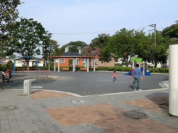 周辺環境:富岡西公園（大規模公園）(富岡西公園（大規模公園）まで550m 公園近くでお子様も安心して遊べます♪)