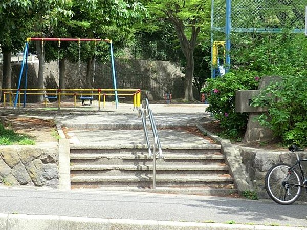 周辺環境:富岡第三公園(富岡第三公園まで300m 公園近くでお子様も安心して遊べます♪)