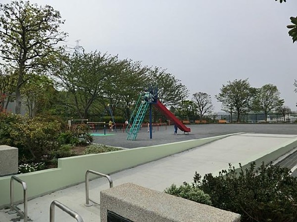周辺環境:上柏尾第三公園(上柏尾第三公園まで700m)