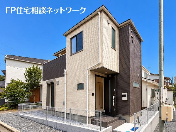 外観:四季を通じて自然と触れ合えるスポットが周辺には盛りだくさん！お散歩やジョギング、週末のご家族での遊びに最適です。目の前に広がる開放感とゆとり、暮らしの夢を育む理想の住まいがここにはあります。