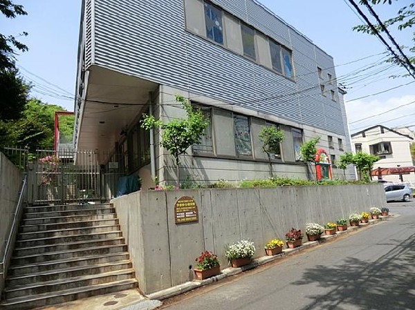 周辺環境:やまゆり保育園(やまゆり保育園まで1600m)