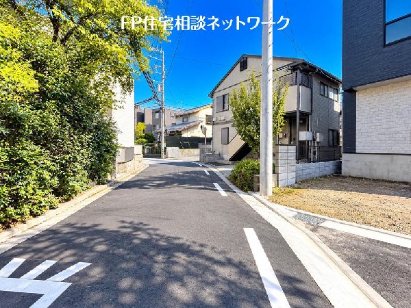 外観:緑に恵まれたエリアで、毎日のお散歩も気持ちよさそうです。自然に包まれた穏やかな暮らしができそうです♪