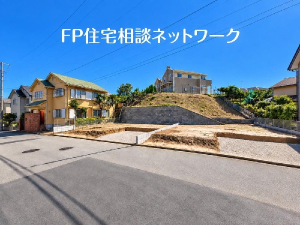 外観:駅徒歩圏という利便性を享受しながら、落ち着いた住環境に寄り添う立地。心地よい陽光と風が、住まいづくりへの期待をやさしく膨らませます。