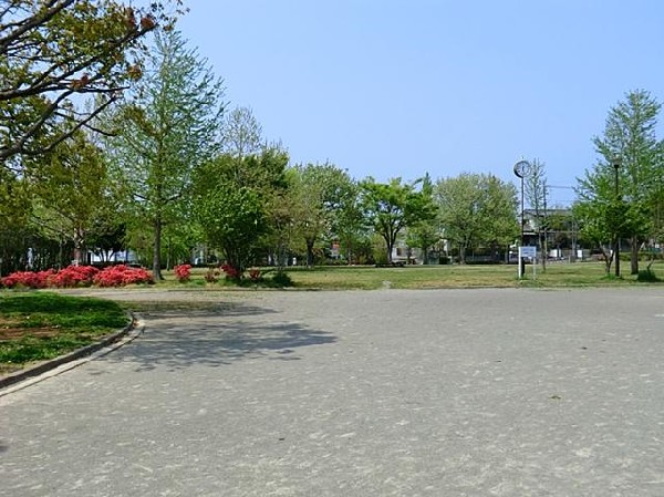 周辺環境:本郷台中央公園(本郷台中央公園まで100m)