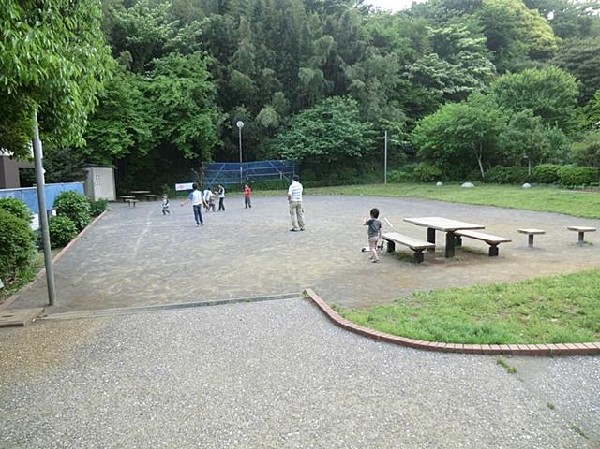 周辺環境:港南荻久保公園(港南荻久保公園まで200m)