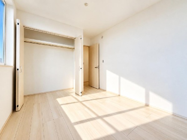 遊びも！勉強も！兄弟仲良く、家族の会話が増える間取りです。居室内はいつも明るい印象で、気持ちの良い朝を迎えられそう。毎日の生活も自然と明るくなりますね。