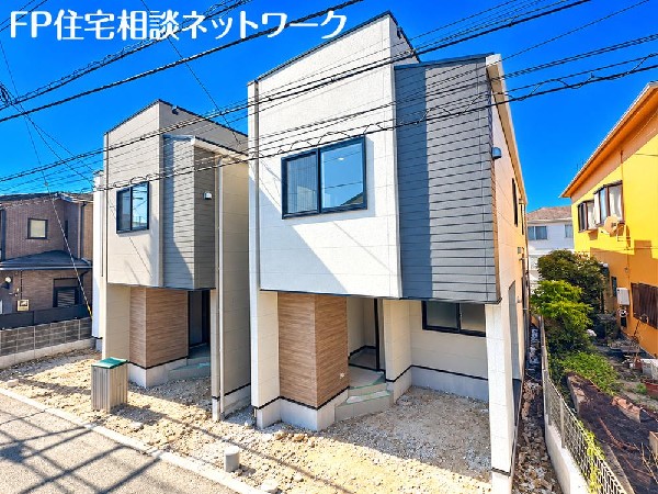 外観:深く豊かな緑と爽快な青い空を感じるまさに横浜に暮らす心地よさを存分に堪能いただける邸宅です。グレードの高い設備仕様が標準装備のデザイン住宅で快適で便利な生活をお送り頂けます。