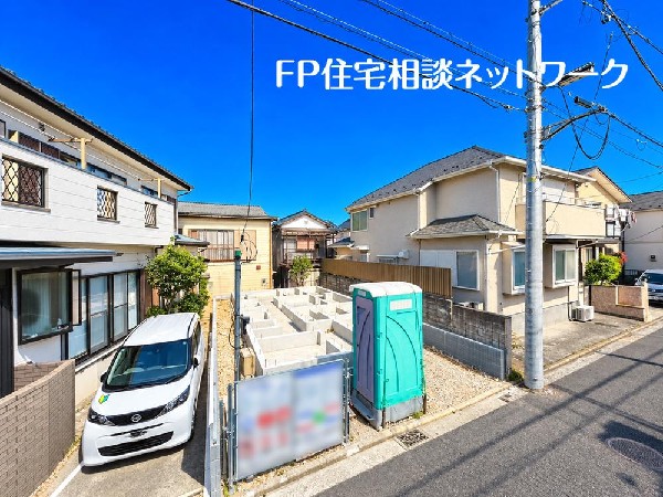 外観:閑静な住宅街に位置し、陽当り良好です！現在完成に向け頑張って建築中です。