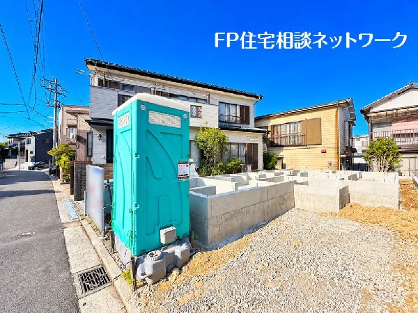 外観:小学校までの距離は徒歩約6分。中学校までは徒歩約8分と小さなお子様や女の子も無理なく安全に通えますね。お子様をいつも身近に感じられる安心の子育て環境です。