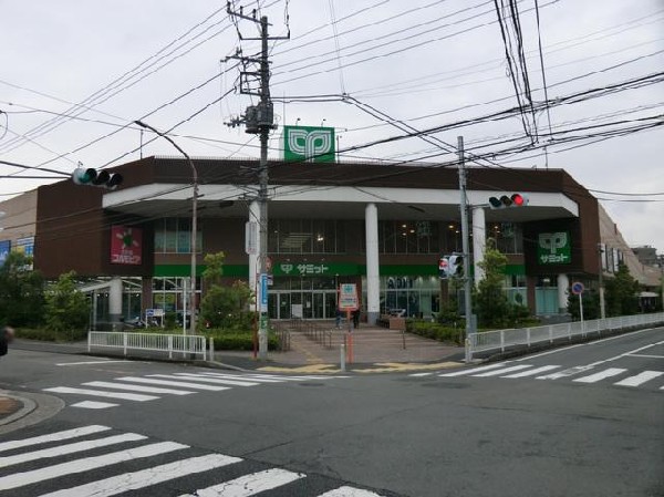 周辺環境:サミットストア横浜岡野店(サミットストア横浜岡野店まで350m)