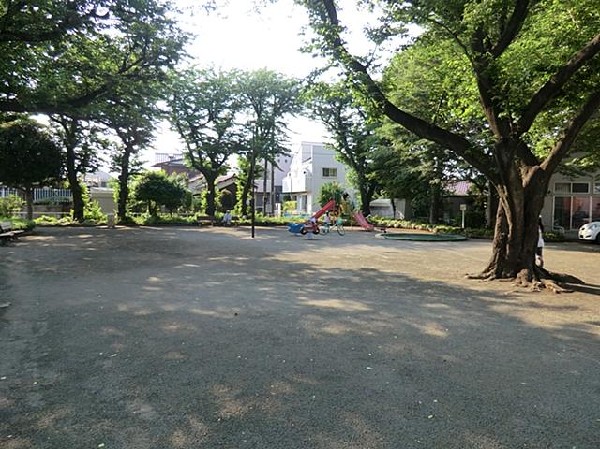 周辺環境:万騎が原公園(万騎が原公園まで300m)