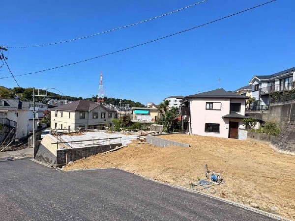 外観:光と風が行わたる開放感あふれる邸宅　春には気持ちの良いそよ風、冬には朝の暖かな光　季節の移り変わりを感じる暮らしを実現