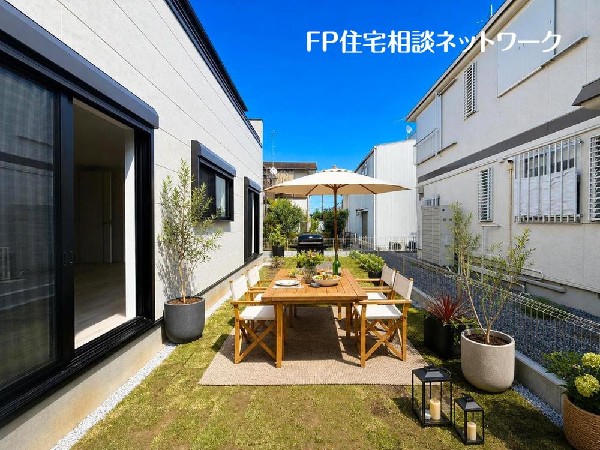 外観:年中大活躍のプライベート空間になるお庭はご家族の団らんの場として最適なスペース。夏場にはご家族やご友人を招待してのＢＢＱやお子様の水遊びも楽しめますね！家族の思い出作りの場として。