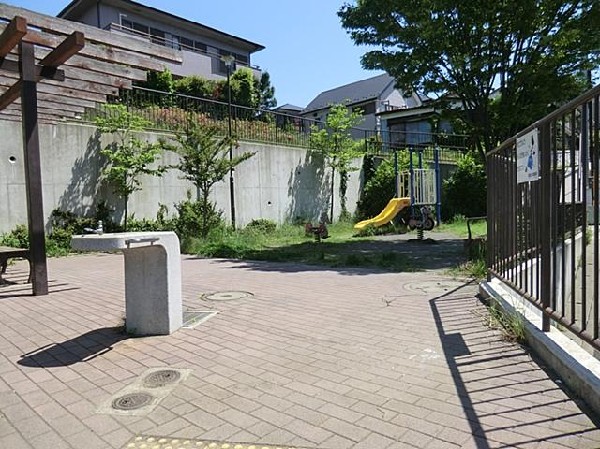 周辺環境:笹下三丁目公園(笹下三丁目公園まで600m)