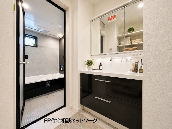 本画像の小物等はCGの配置イメージです。販売価格に小物等は含まれず、付帯しません。