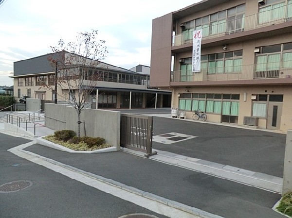 周辺環境:早渕中学校(1成長の過程でより濃い時間を過ごす3年間。ここで過ごす時間は、お子様にとって、とても大切な思い出となるはずです。)