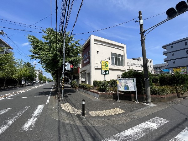 周辺環境:いなげや川崎土橋店(いなげやは創業100年以上で、新鮮でよりよい食品を取り揃えています)