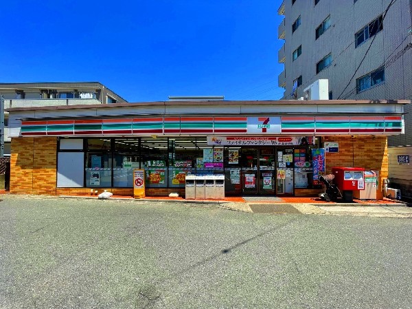 周辺環境:セブンイレブン川崎馬絹東店(セブンミール、お弁当に定評のあるセブンイレブン、コンビニエンスの最大手ですね。)