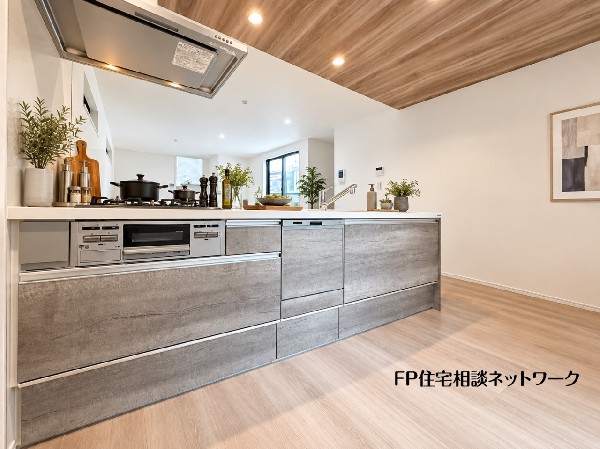 本画像の家具、小物等はCGイメージで販売価格にも含まれず、付帯しません。間接照明工事は有償です。