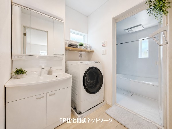 本画像の洗濯機、小物等はCGイメージで販売価格にも含まれず、付帯しません。棚工事は有償です。